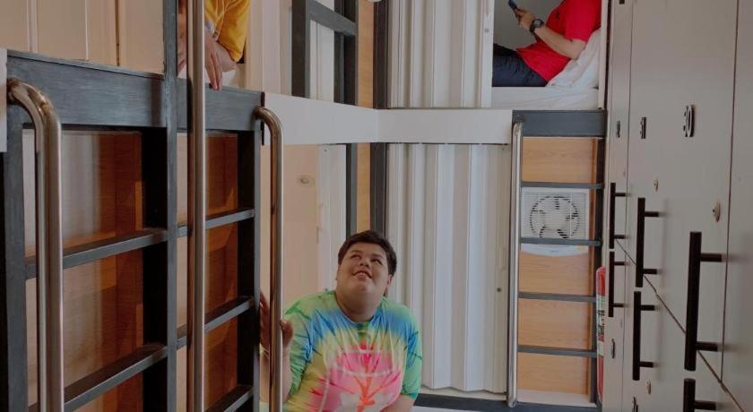 Sleepbox Hostel Suratthani Surat Thani Eksteriør billede
